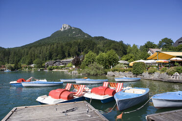 Austria, Salzkammergut, Fuschl, Schober, View of boots in fuschlsee lake - WWF001487