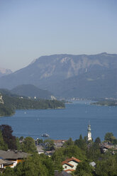 Österreich, Salzkammergut, Wolfgangsee, Blick auf St. Gilgen am See - WWF001500