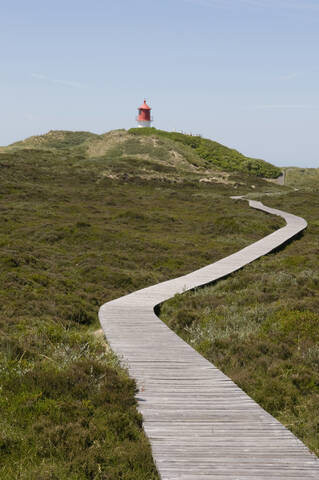 Deutschland, Nordsee, Amrum, Blick auf Leuchtturm-Kreuzfeuer in der Düne, lizenzfreies Stockfoto