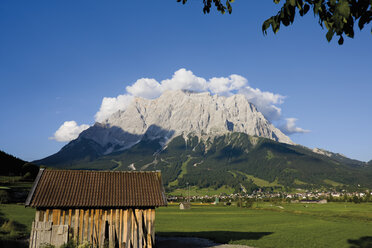 Germany, View of Ehrwald and Zugspitze mountain - CSF013594