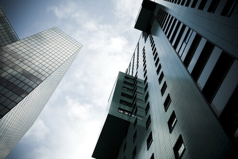 Österreich, Wien, Wienerberg City, Blick auf Architektur gegen Himmel - MBEF000035