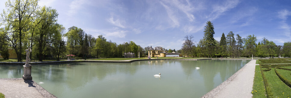 Österreich, Salzburg, Blick auf den Schlossgarten von Schloss Hellbrunn - WWF001404