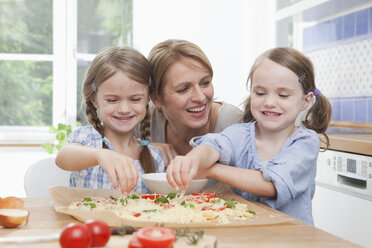 Germany, Munich, Mother with daughters (4-7) preparing food - RBF000307