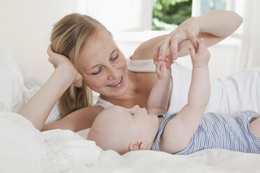 Germany, Munich, Mother playing with (2-5 months) baby boy - RBF000259