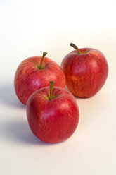 Red apples on white background - PSF000594