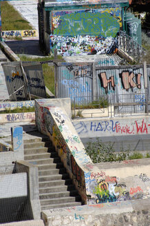 Italien, Sardinien, Cagliari, Graffiti an Wänden - LRF000528