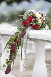 Decorated rose bouquet kept on railing - WWF001503