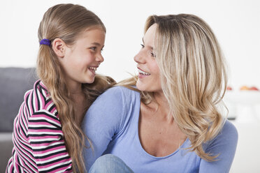 Mother and daughter smiling - LDF000828