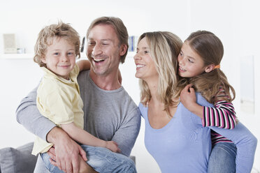 Close up of family smiling - LDF000850