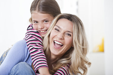 Mother and daughter smiling, portrait - LDF000840