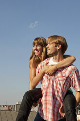 Germany, Bavaria, Munich, Young couple enjoying on rooftop - SKF000385
