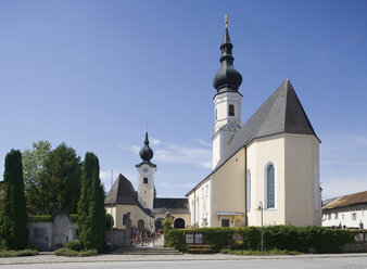 Österreich, Land Salzburg, Flachgau, Berndorf, Ansicht der Pfarrkirche - WWF001541