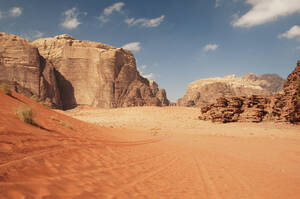 Jordanien, Wadi Rum, Blick auf die Wüste - NHF001238