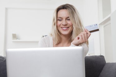 Woman using laptop - LDF000913