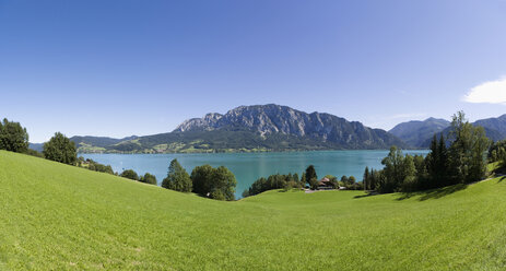 Austria, Salzkammergut, View of hoellen mountains with lake attersee - WWF001578