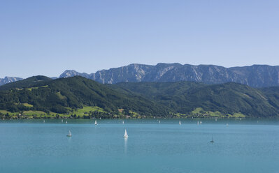 Austria, Salzkammergut, Boats in attersee lake with hoellen mountains in background - WWF001583