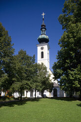 Österreich, Salzkammergut, Attersee, Blick auf katholische Kirche - WWF001584