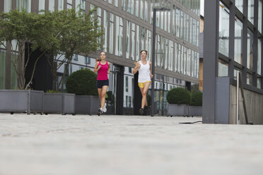 Germany, Cologne, Young women jogging - SKF000370