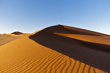 Afrika, Namibia, Namib Naukluft National Park, Blick auf Sanddünen in der Namibwüste - FOF002430