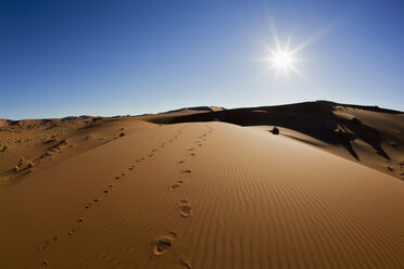 Africa, Namibia, Namib Naukluft National Park, Footprints on sand dunes at the naravlei in the namib desert - FOF002440