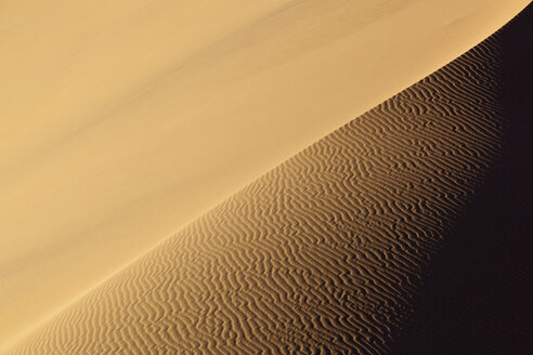 Afrika, Namibia, Namib Naukluft National Park, Blick auf Sanddünen am Naravlei in der Namibwüste - FOF002443
