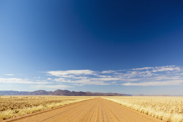 Afrika, Namibia, Namib-Wüste, Blick auf Schotterstraße durch Namib Rand - FOF002383