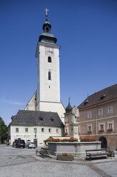 Österreich, Oberösterreich, Blick auf Stadtplatz und Pfarrkirche - WWF001610