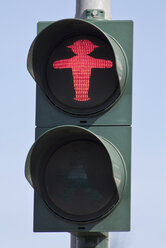 Deutschland, Berlin, Fußgängerampel mit rotem Wartesignal - WVF000057