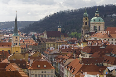 Tschechoslowakei, Prag, Blick auf das Stadtzentrum mit Bergen - WVF000071