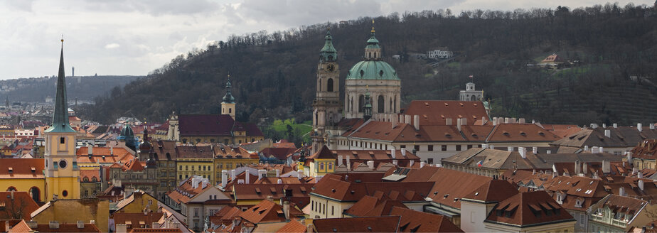 Tschechoslowakei, Prag, Blick auf das Stadtzentrum mit Bergen - WVF000078