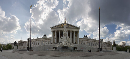 Österreich, Wien, Parlamentsgebäude mit Pallas-Athene-Statue - WVF000079