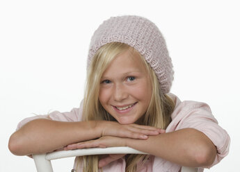Mädchen (12-13 Jahre) lächelnd, Porträt - WWF001688