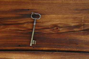 Germany, An old key from nail on wooden shack - ASF004223