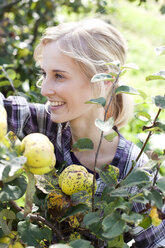 Germany, Saxony, Young woman in the farm, smiling - MBF001127