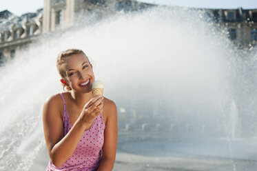 Germany, Munich, Karlsplatz, Young woman eating ice cream - RNF000442