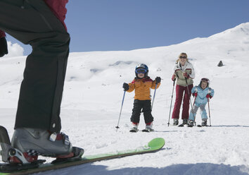 Austria, Tirol, Family skiing - WBF000485