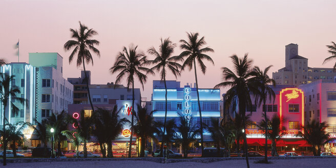USA, Florida, View of art deco district and miami beach - WBF000170