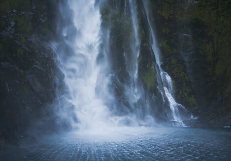 Neuseeland, Südinsel, Blick auf Wasserfall - WBF000218