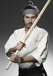 Kendo-Kämpfer mit Bokuto, Porträt - WBF000687
