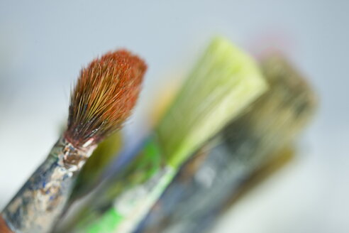 Close up of dirty paint brushes - HKF000295