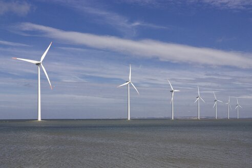 Denmark, Harbore, View of wind turbines at coast - HKF000304