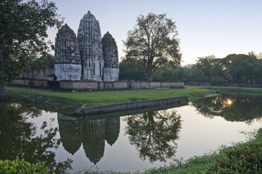 Thailand, Sukothai, View of old temple reflection in water - HKF000333