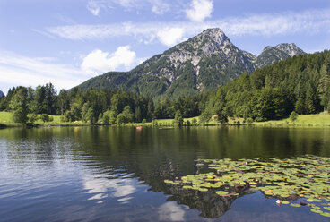 Austria, Salzkammergut Ausseerland, View of sommersbergsee lake near hoher sarstein - WWF001696