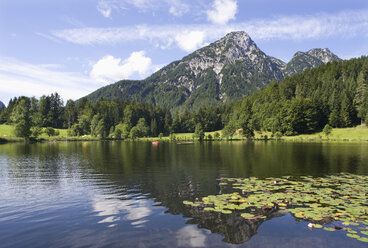 Österreich, Salzkammergut Ausseerland, Blick auf den Sommersbergsee bei hohem sarstein - WWF001696
