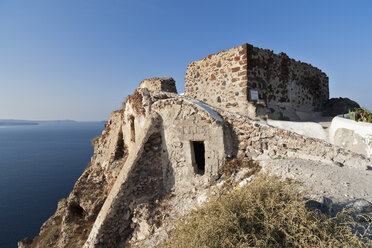 Griechenland, Kykladen, Thira, Santorin, Oia, Blick auf die Festung Lontza - FOF002676