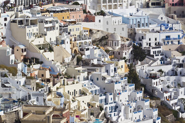 Griechenland, Kykladen, Thira, Santorin, Fira, Blick auf die Stadt von oben - FOF002696