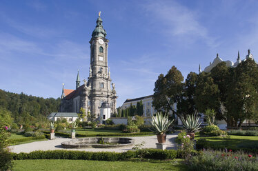 Österreich, Niederösterreich, Waldviertel, Zwettl, Zisterzienser Stift Zwettl, Blick auf Kirche - WWF001735