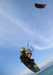 Kroatien, Zadar, Kitesurfer springen - HSIF000045