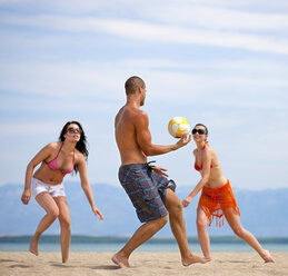 Croatia, Zadar, Friends playing volley ball at beach - HSIF000047