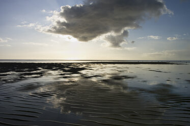 Germany, Schleswig-Holstein, Foehr, View of northern sea with mud flat at dusk - MUF000889